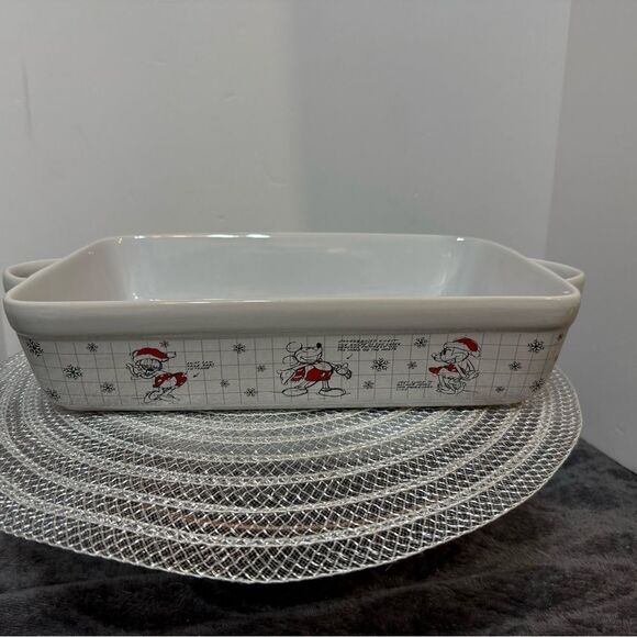 Disney Mickey Minnie Mouse Holiday Sketchbook Casserole/Baking/Serving Dish NWT - Picture 3 of 10